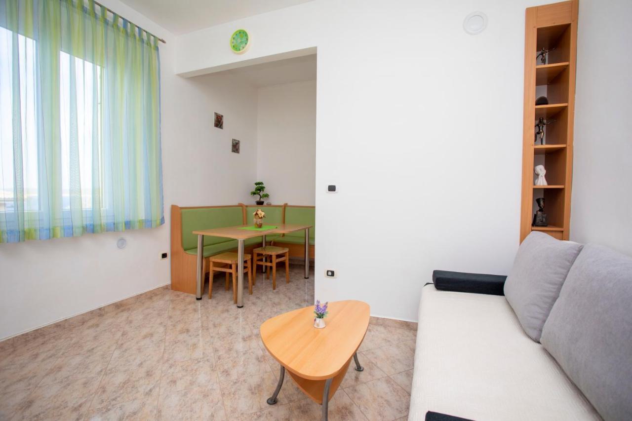 Apartman Lidija Koromacno Exterior photo