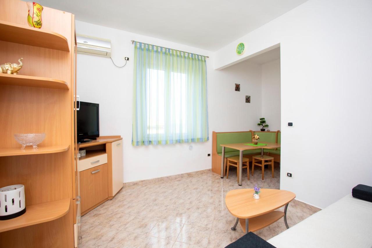 Apartman Lidija Koromacno Exterior photo